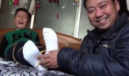 挠脚心最新视频,最新潮流健身法引发热议