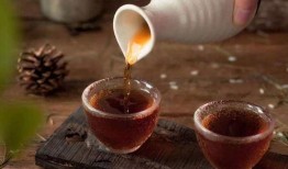 一壶老酒饭桌视频,共叙人间真情
