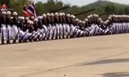 各国仪仗队搞笑视频,军装舞步笑料百出