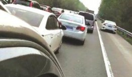 交警查车被撞死视频,交警查车遭遇车祸不幸身亡