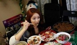中国整拜金女视频吃饭,中国餐桌上的金钱诱惑与反思