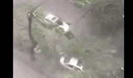 台风把人吹走视频,惊心动魄的人体飘移瞬间