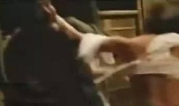 扒掉美女衣服用刑视频,道德沦丧的黑暗面