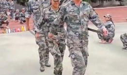 初中学生军训视频,初中生军训风采展示