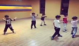 舞蹈视频男女,男女共舞演绎浪漫旋律