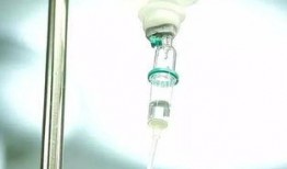 打点滴小视频女人手,记录一位女性患者接受治疗的温馨瞬间