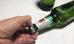 打火机开啤酒视频教程,跟着视频教程学打火机开瓶技巧