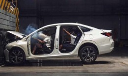 长安逸动碰撞测试视频,安全性能全面解析