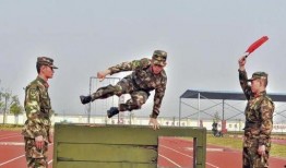 武警打新兵视频15分钟,武警新兵训练的真实瞬间