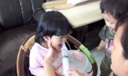 儿童洗鼻子的视频,儿童洗鼻子的简单步骤与注意事项