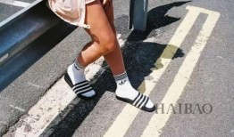 长白袜女孩挠脚心视频,太治愈了！