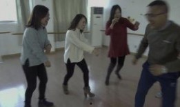 踩雨舞蹈视频,青春旋律——踩雨舞蹈视频赏析