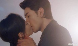 高中生接吻视频舌吻,高中生接吻视频引发舌吻风波