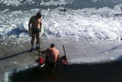 东北冬泳视频,东北冬泳壮美瞬间