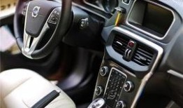 胖哥沃尔沃v40试驾视频,驾驭新体验，安全与舒适并存