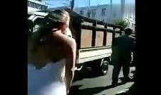 扒掉美女衣服用刑视频,道德沦丧的黑暗面