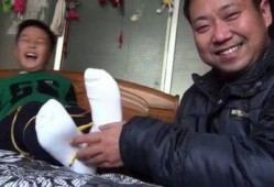 国外挠主持人脚心视频,网友热议