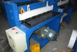 小型电动剪板机视频,小型剪板机操作技巧解析