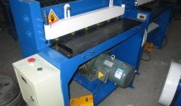 小型电动剪板机视频,小型剪板机操作技巧解析